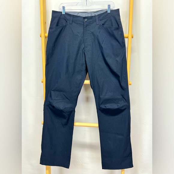 EDDIE BAUER Men’s Navy blue flat front pants size 34/32. - Picture 1 of 12